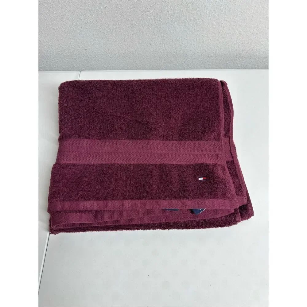 NWOT Tommy Hilfiger Modern American Solid Bath Towel 30 X 54 Inches 100% Cotton
